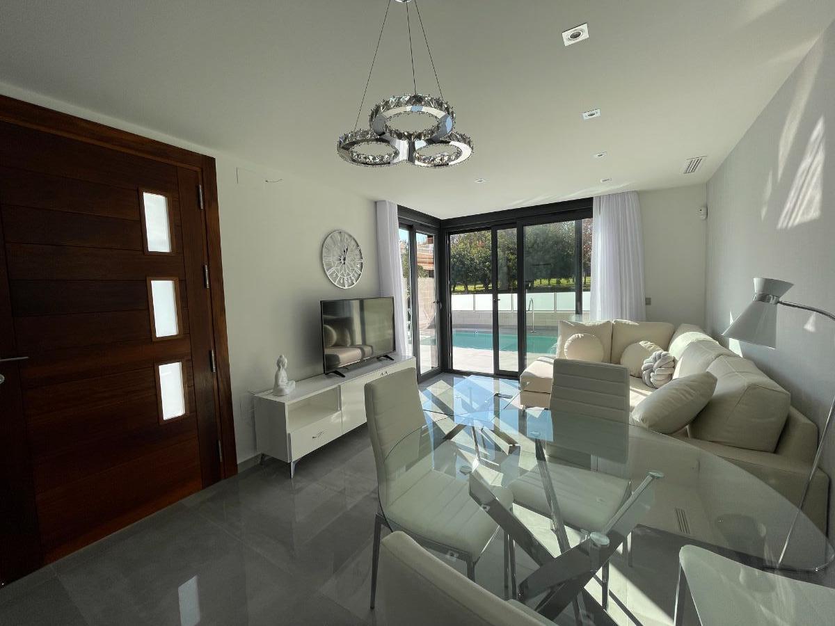 Köp av chalet i Torrevieja