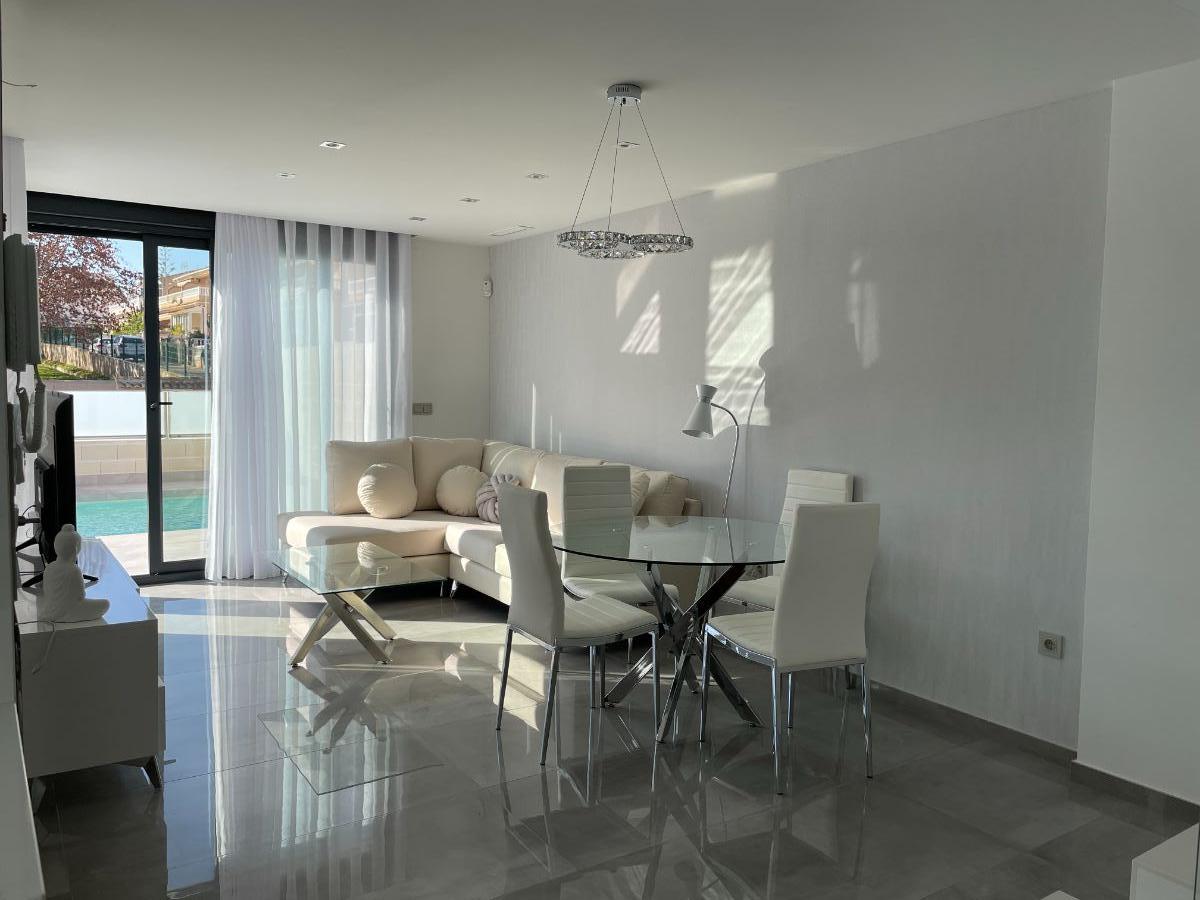 Köp av chalet i Torrevieja
