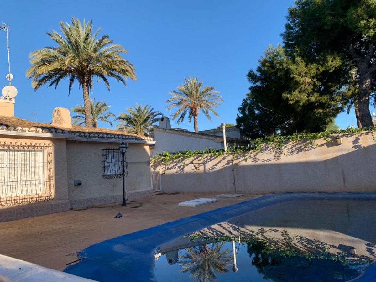 Venta de chalet en Orihuela Costa