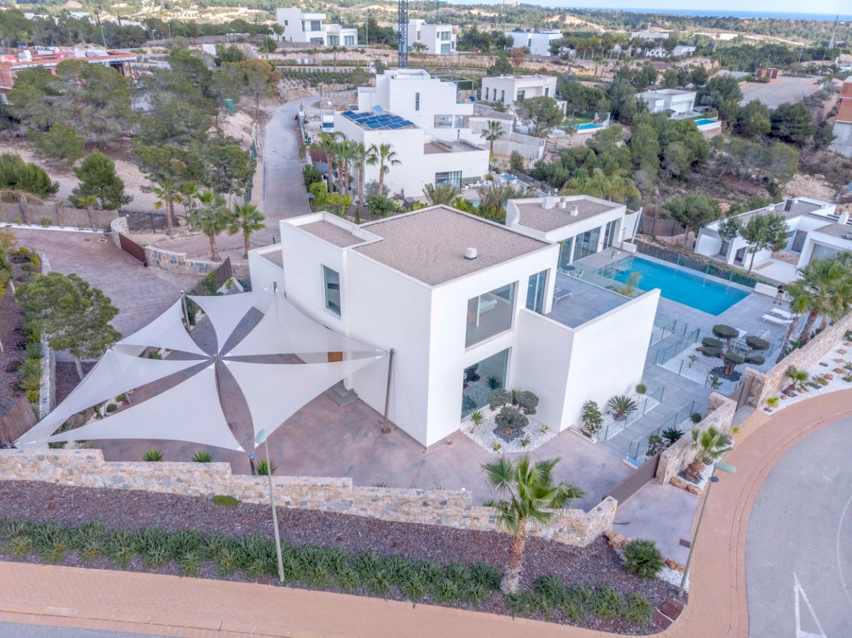 For sale of villa in Orihuela Costa