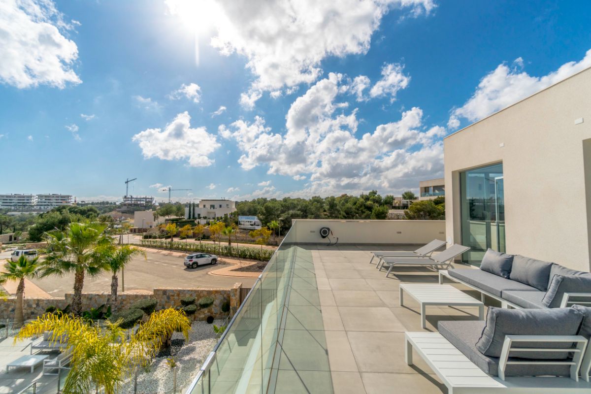 For sale of villa in Orihuela Costa