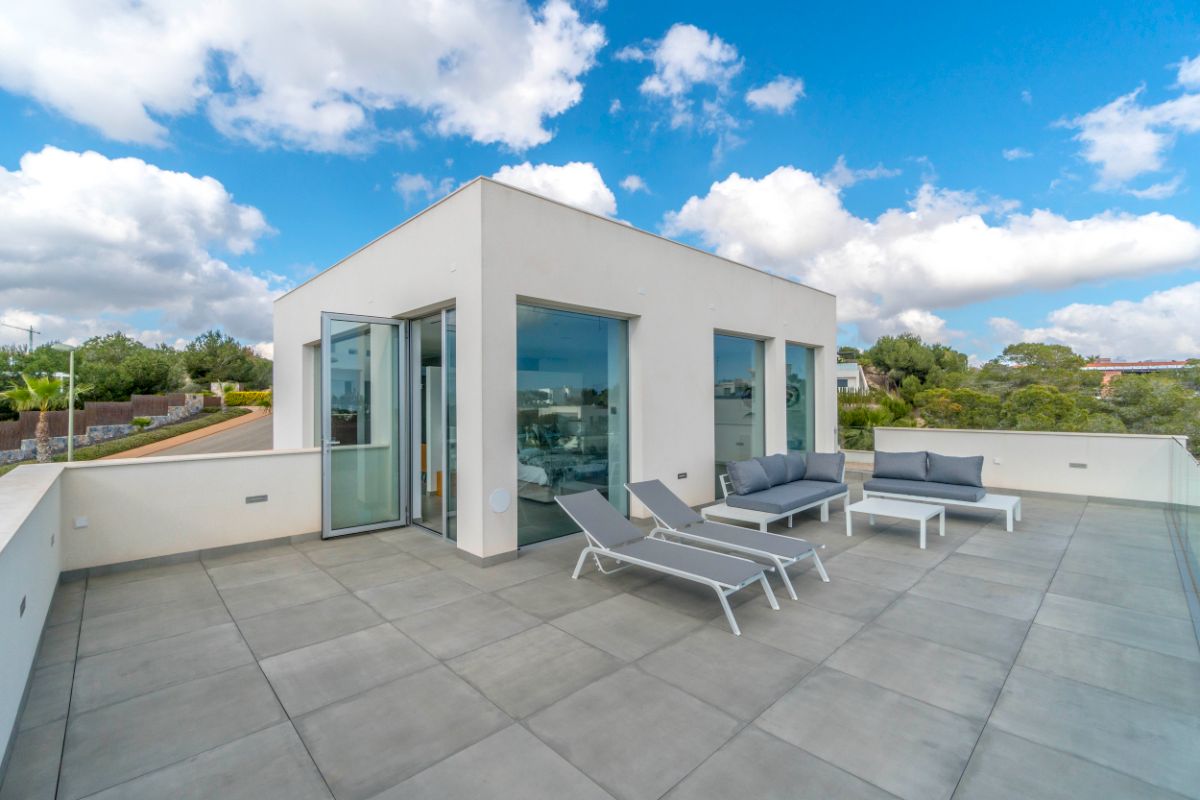 For sale of villa in Orihuela Costa