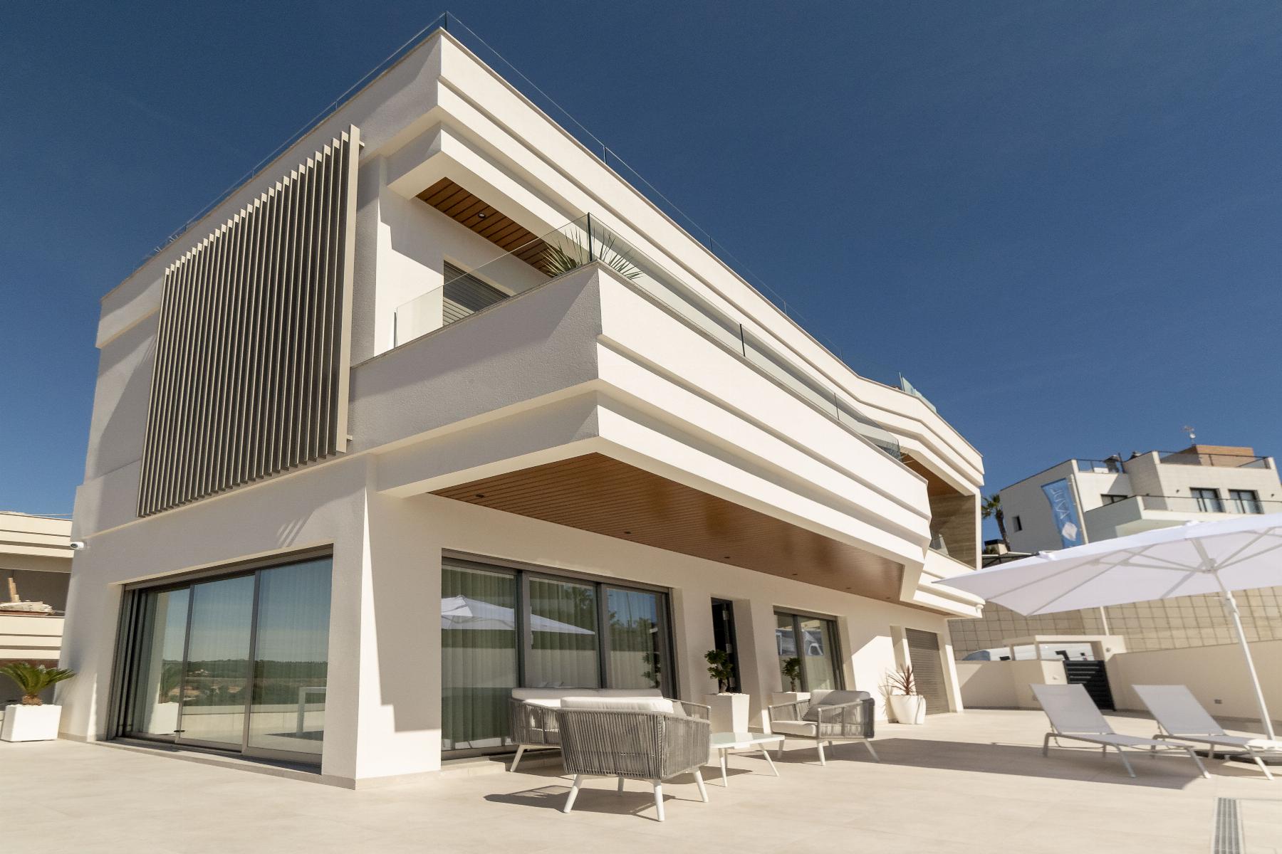 For sale of villa in Orihuela Costa