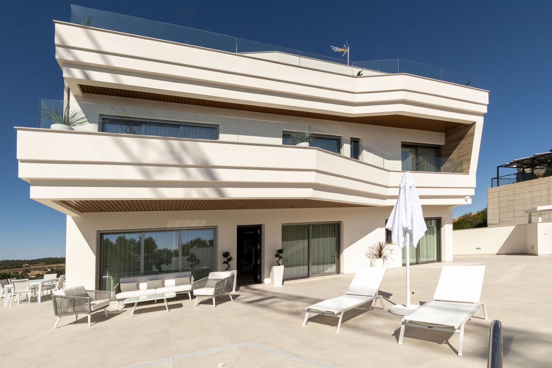 For sale of villa in Orihuela Costa