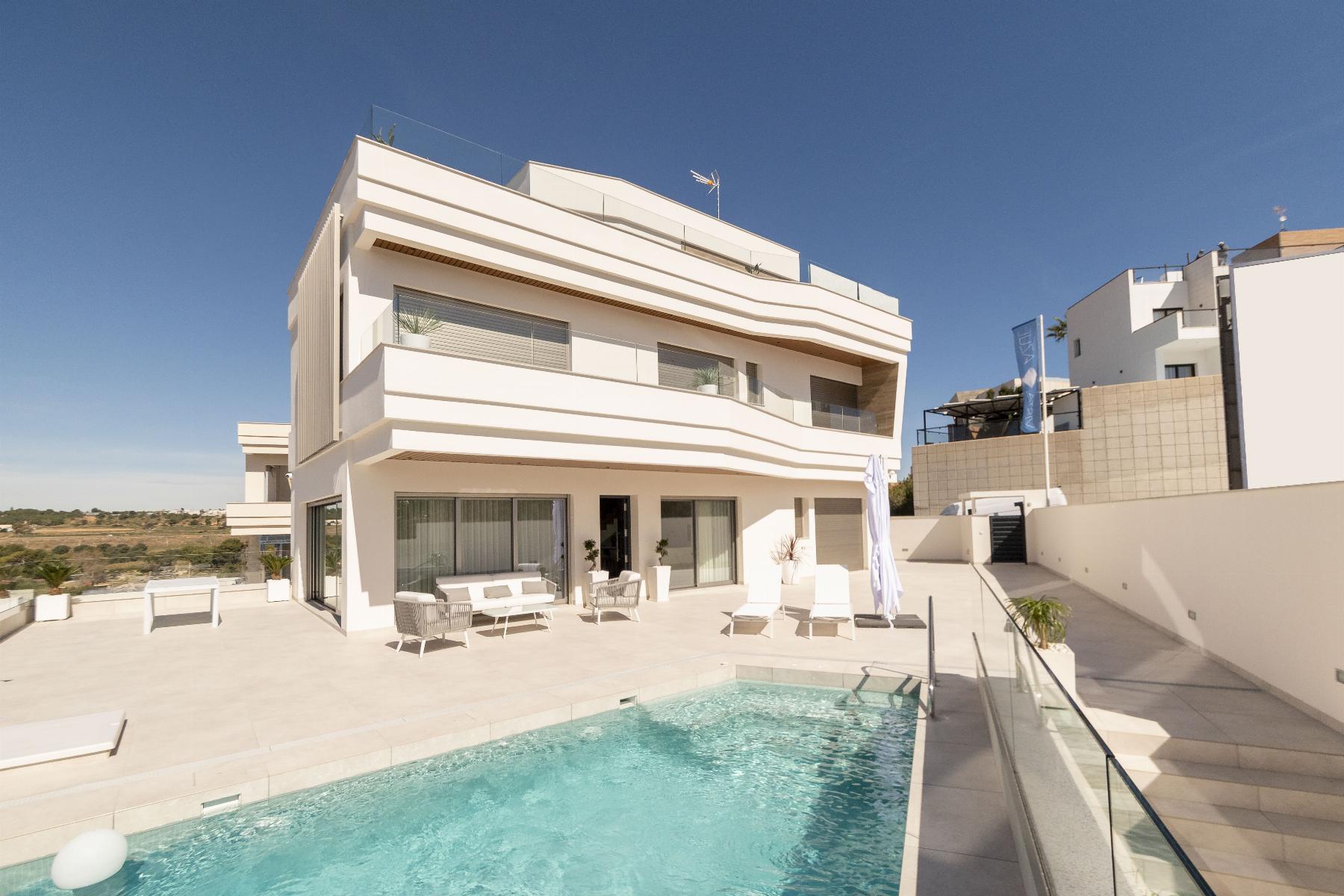For sale of villa in Orihuela Costa