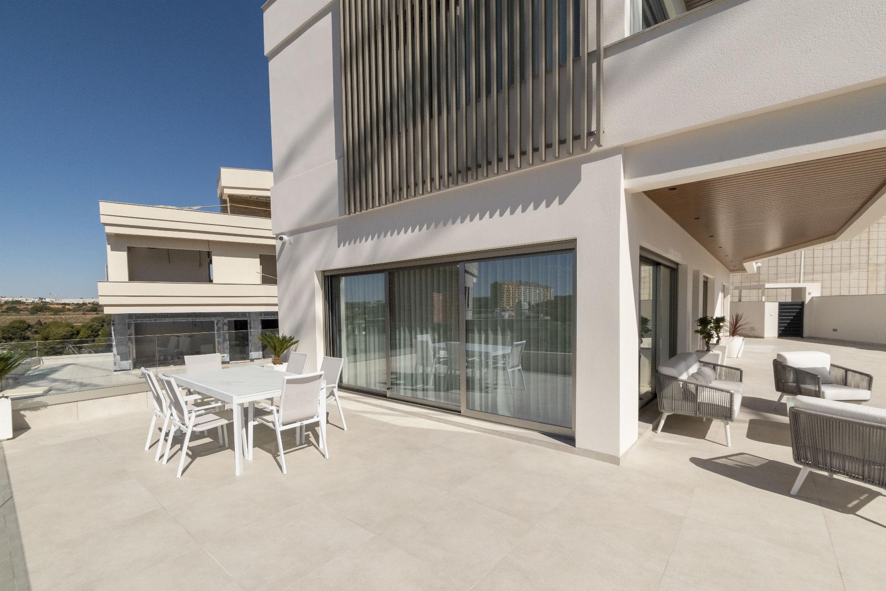 For sale of villa in Orihuela Costa