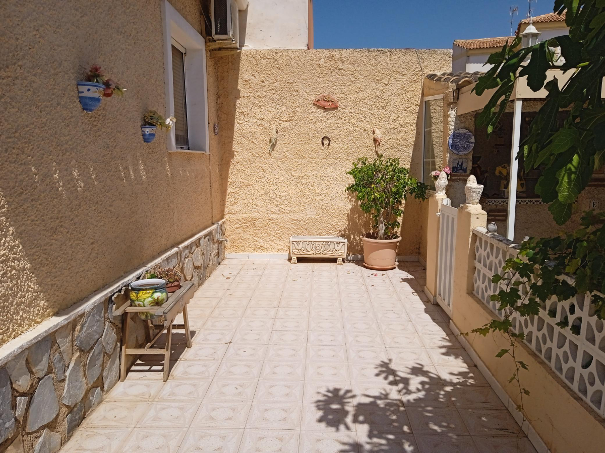 For sale of chalet in Torrevieja