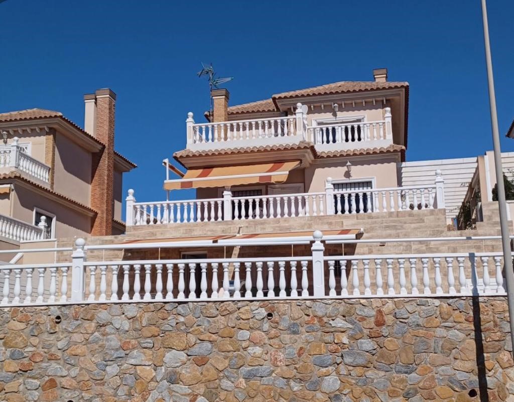 For sale of chalet in Torrevieja