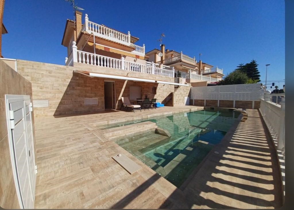 For sale of chalet in Torrevieja