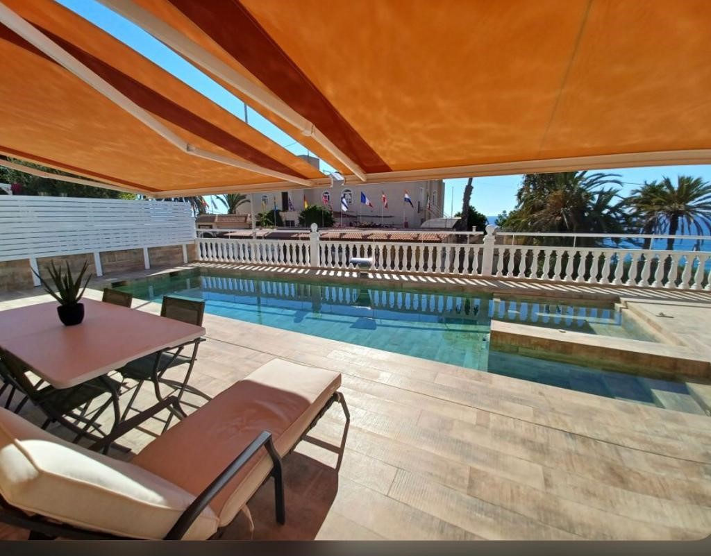 For sale of chalet in Torrevieja