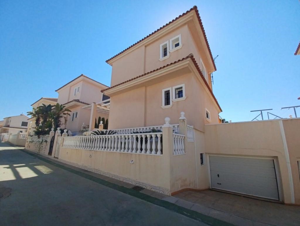 For sale of chalet in Torrevieja