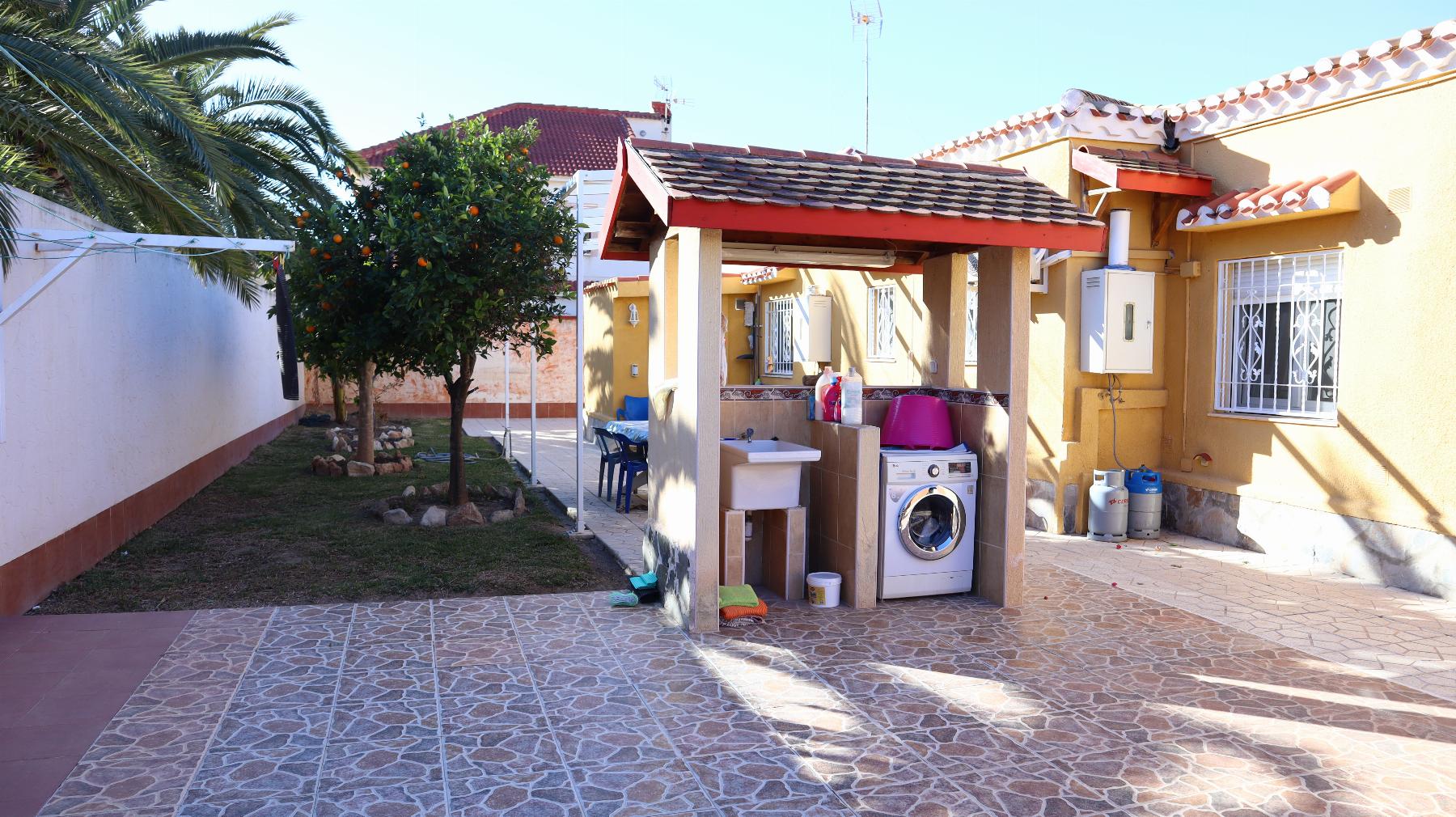 For sale of chalet in Torrevieja