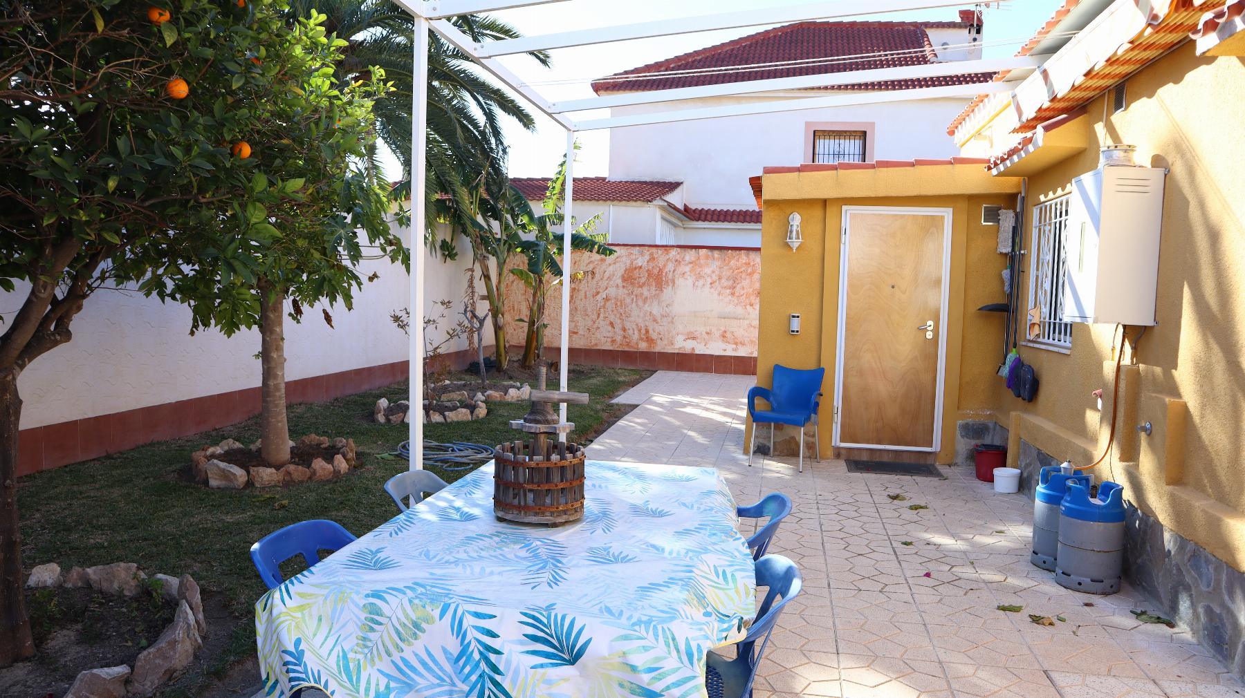 For sale of chalet in Torrevieja
