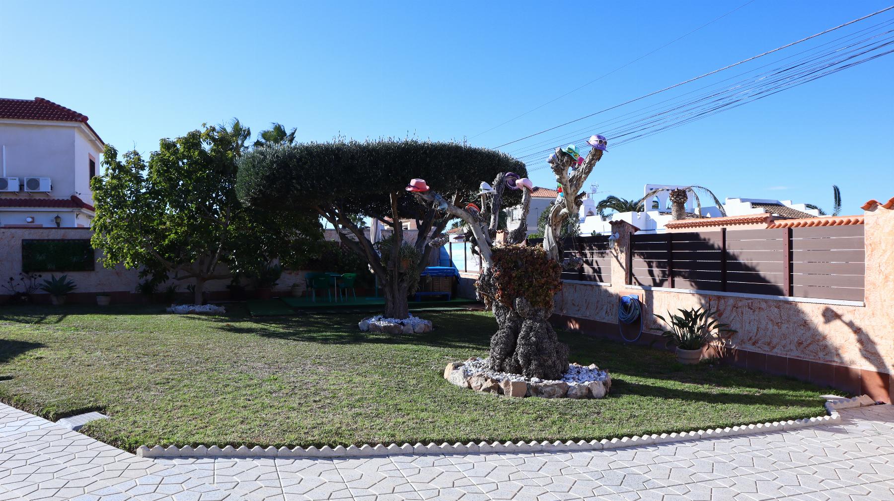 For sale of chalet in Torrevieja