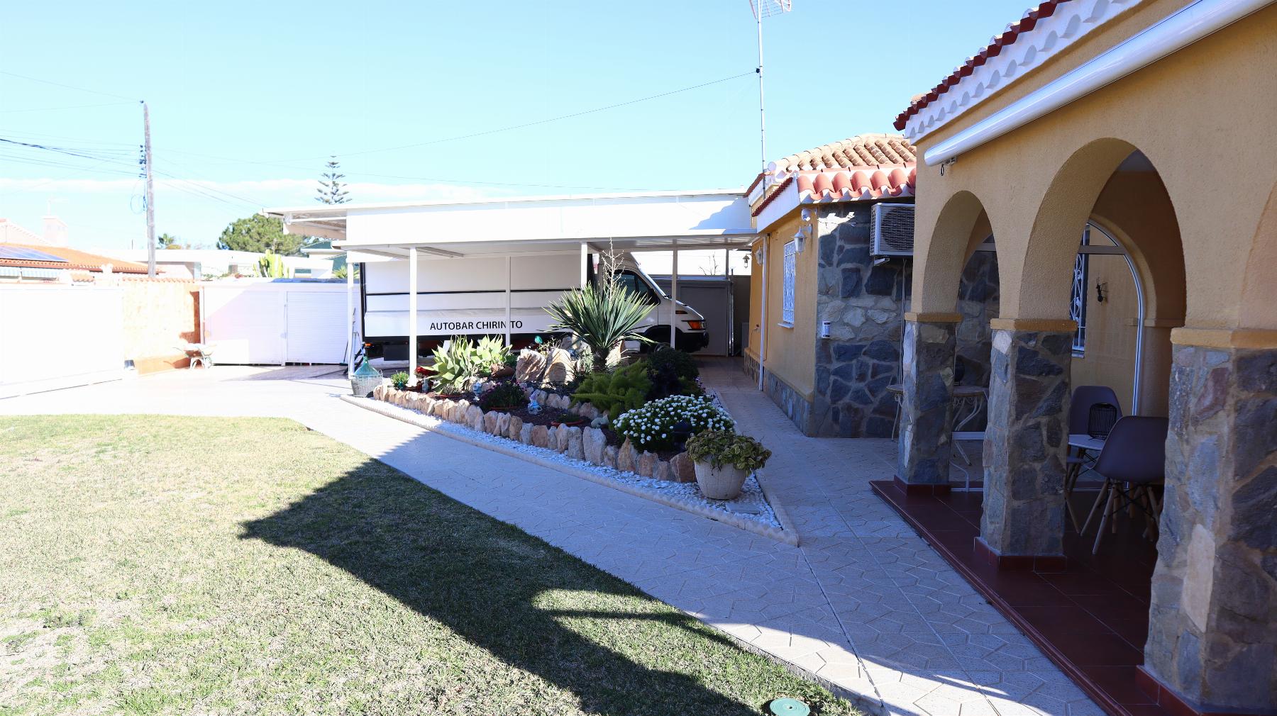 For sale of chalet in Torrevieja