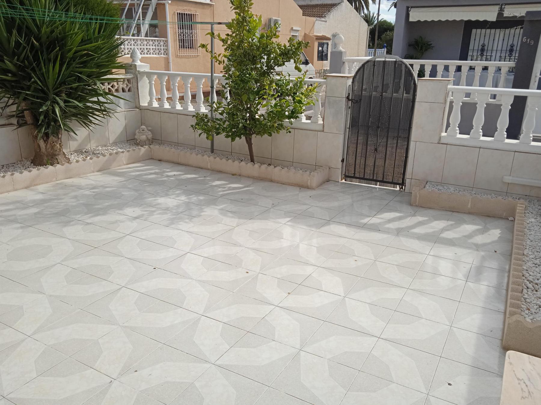 For sale of chalet in Torrevieja