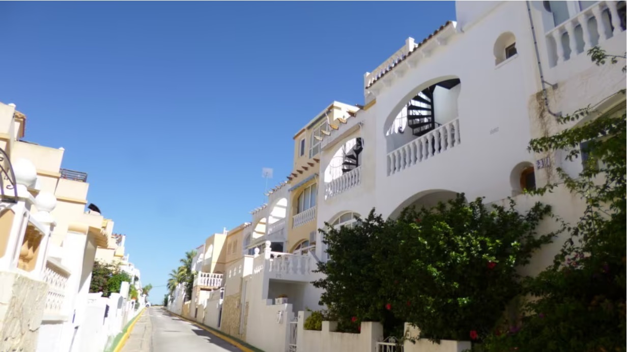 For sale of bungalow in San Miguel de Salinas