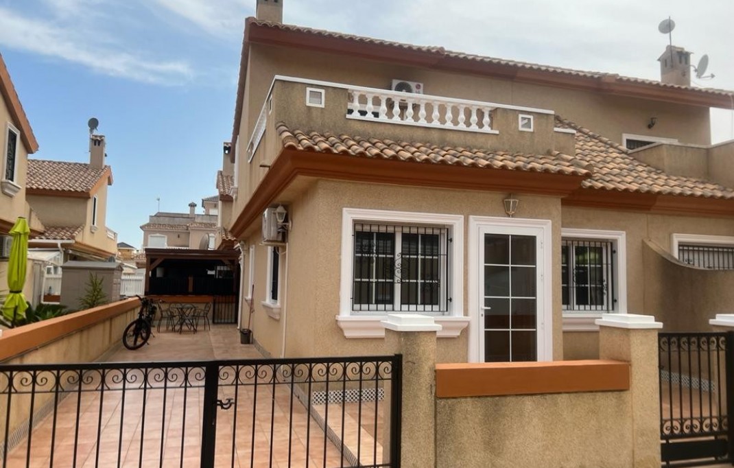 Venta de chalet en Pilar de la Horadada
