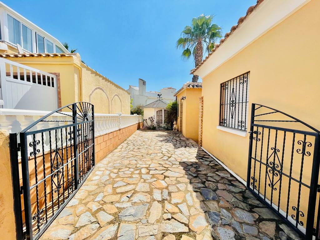Venta de chalet en Orihuela Costa