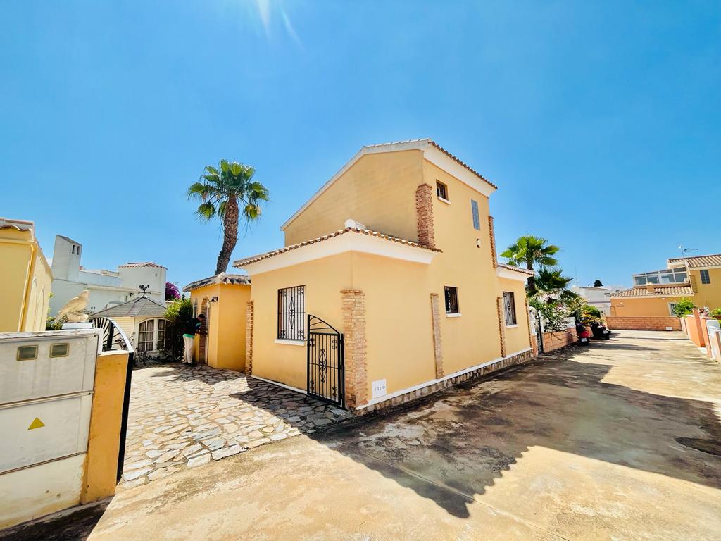 Venta de chalet en Orihuela Costa