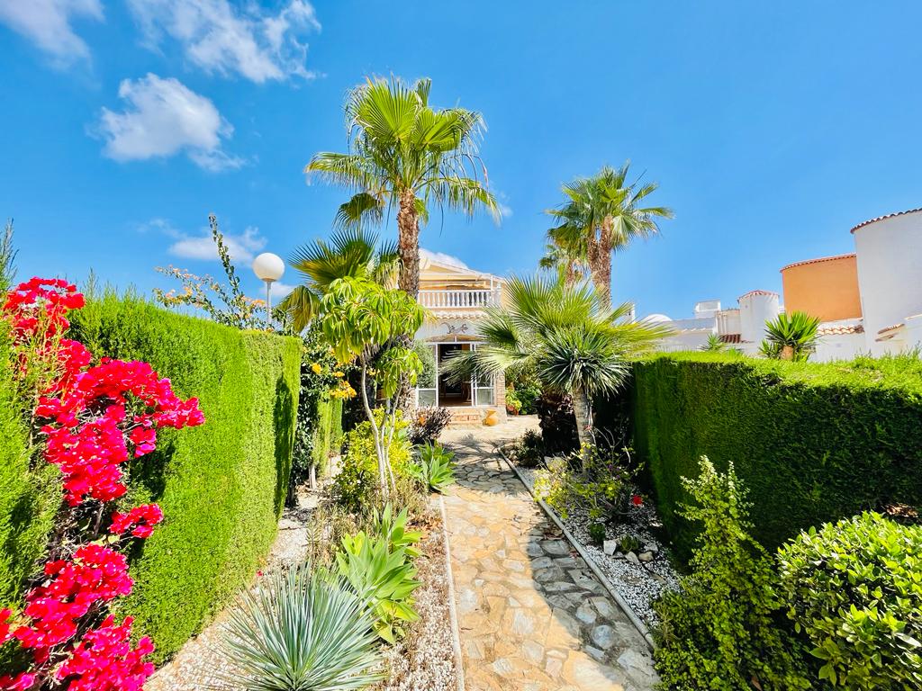Venta de chalet en Orihuela Costa