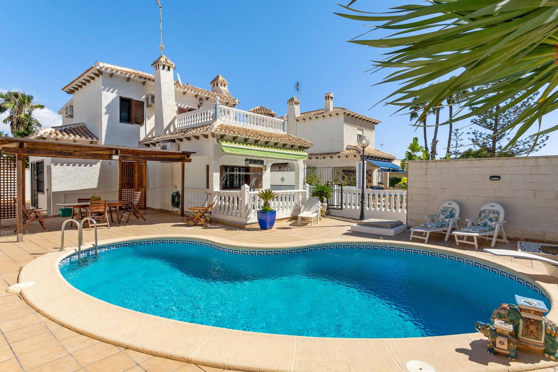 For sale of chalet in Orihuela Costa