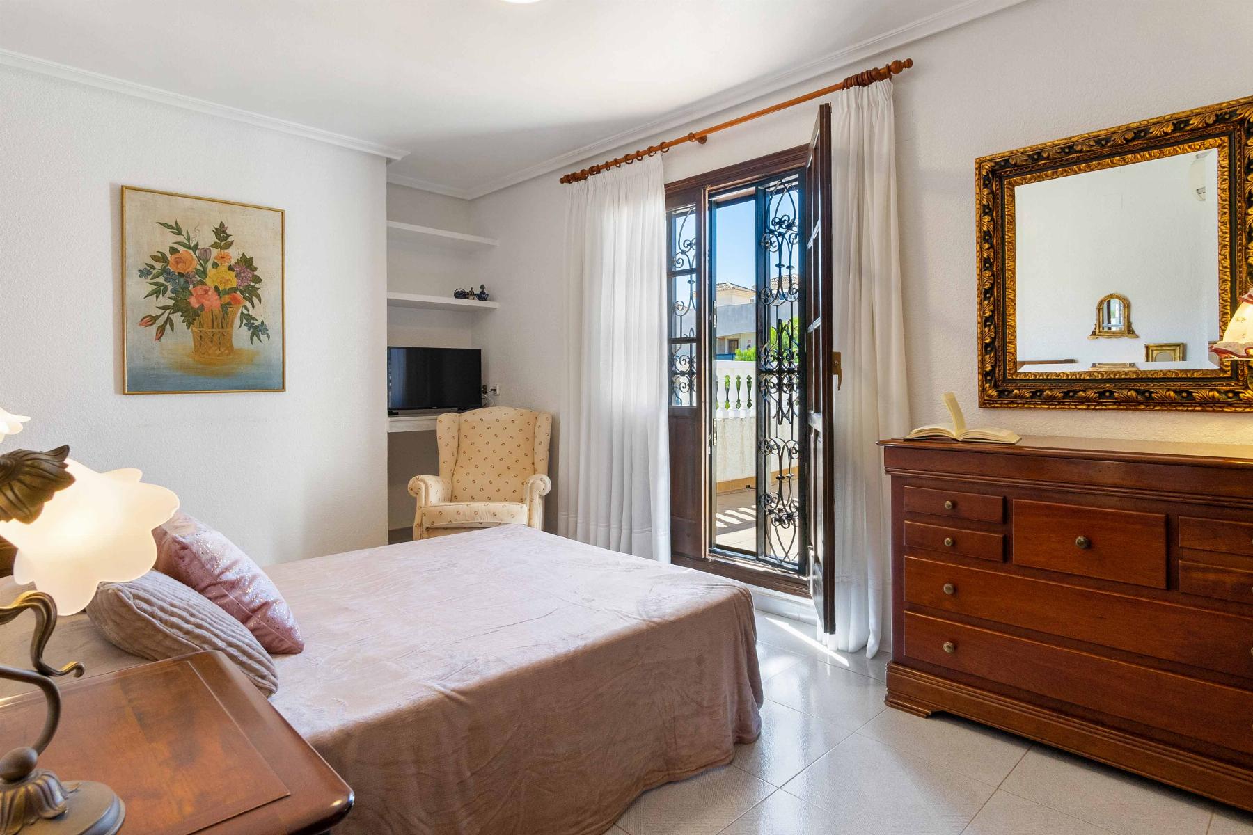 For sale of chalet in Orihuela Costa