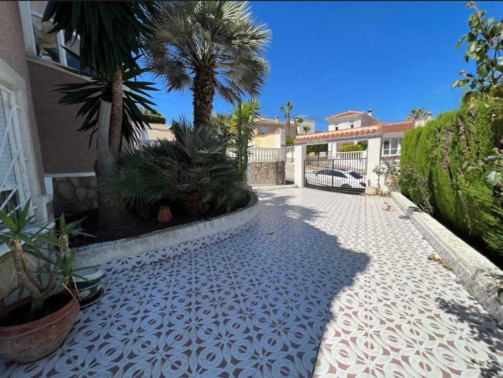 For sale of chalet in Rojales
