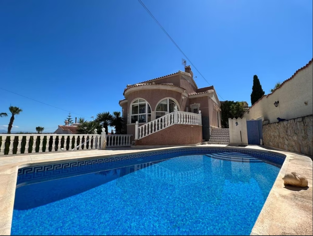 For sale of chalet in Rojales