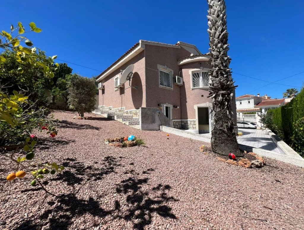 For sale of chalet in Rojales