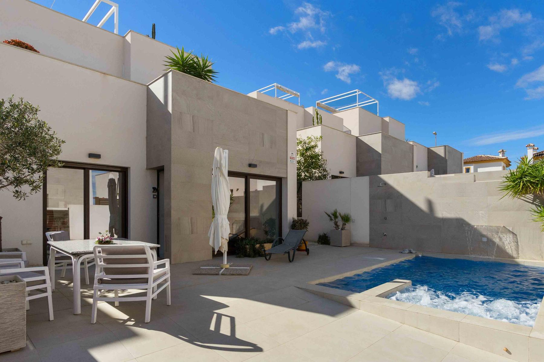 For sale of chalet in Rojales
