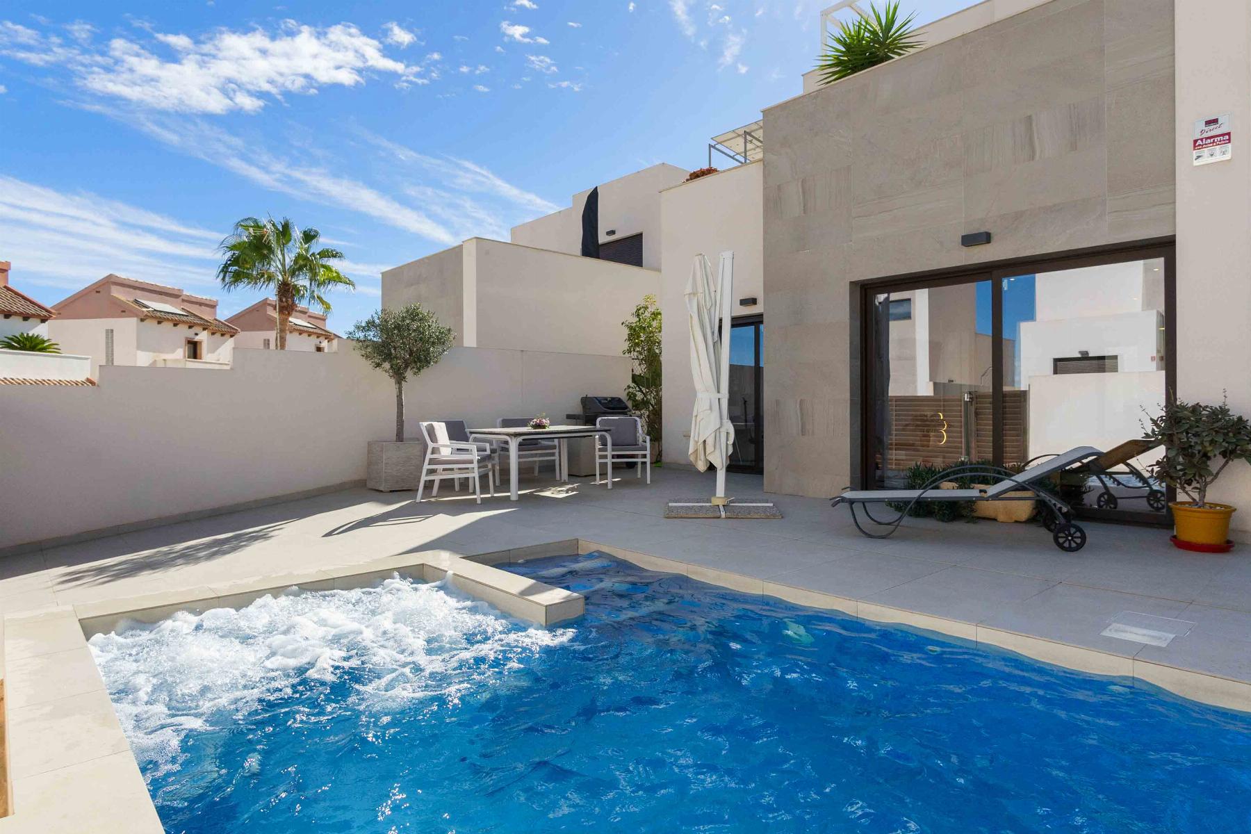 For sale of chalet in Rojales