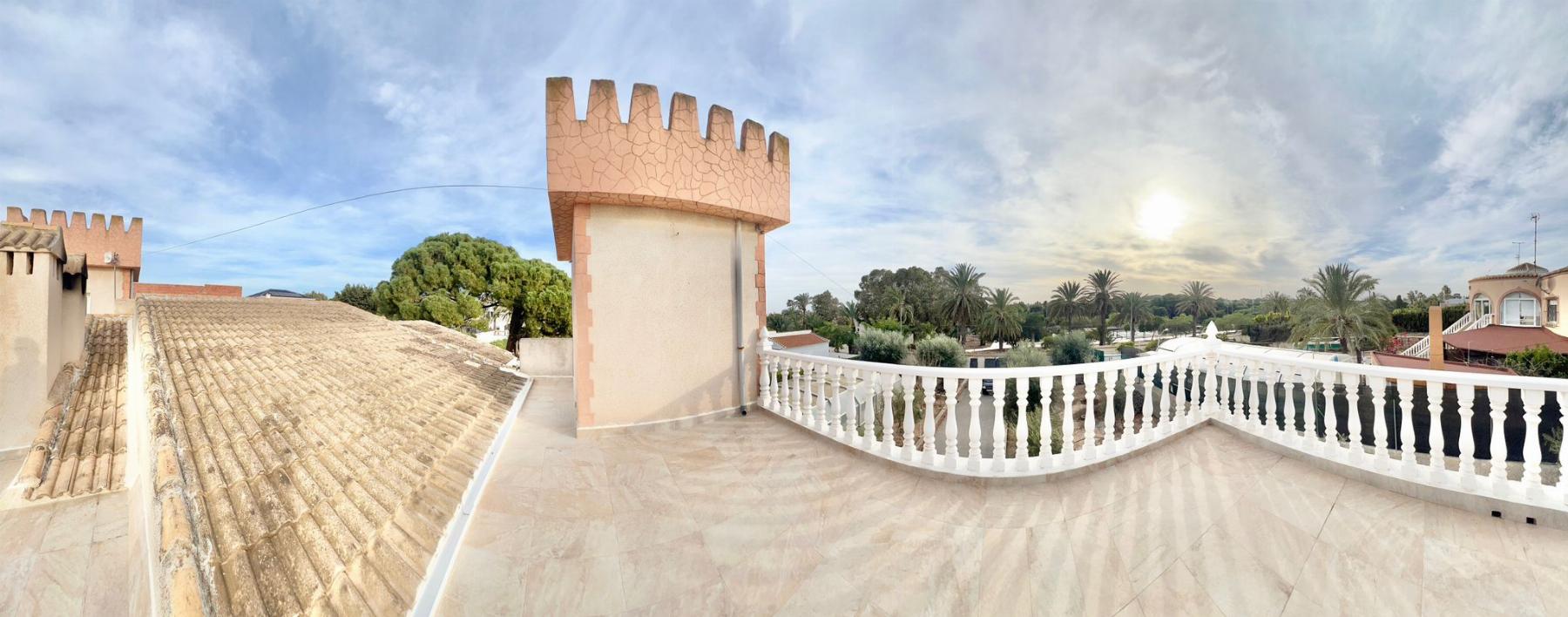 For sale of villa in Pilar de la Horadada