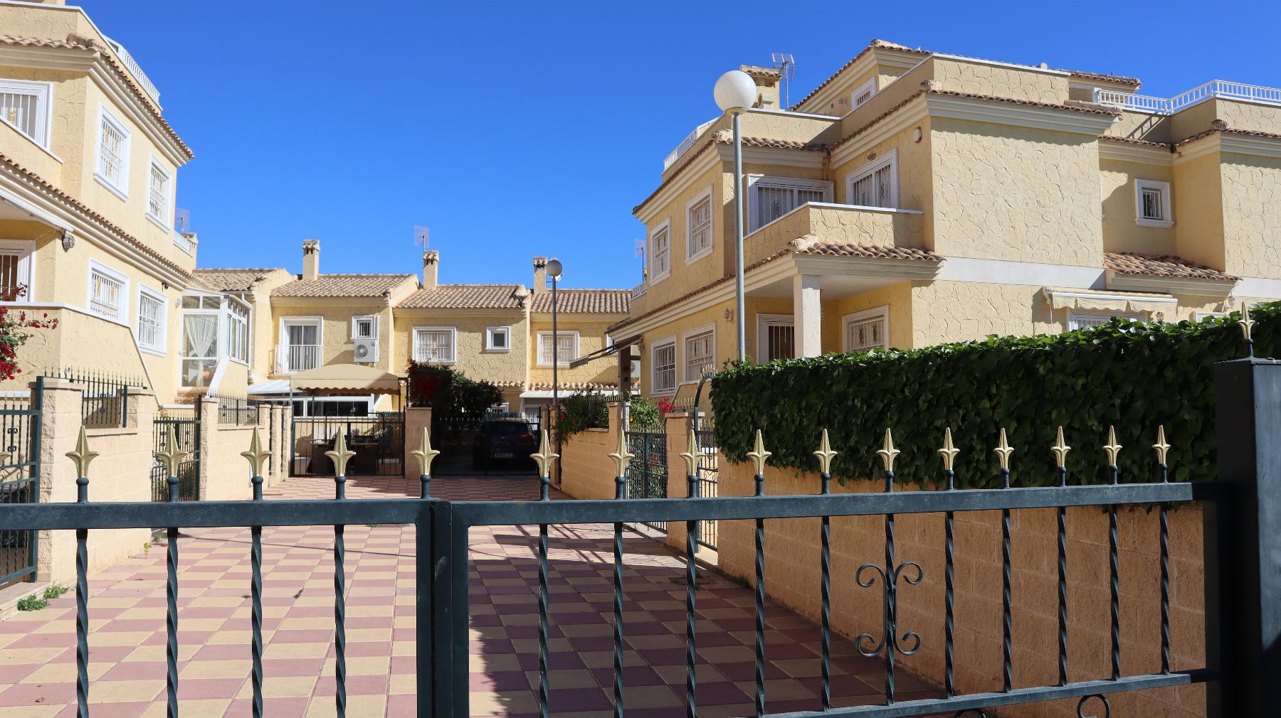 For sale of chalet in Torrevieja