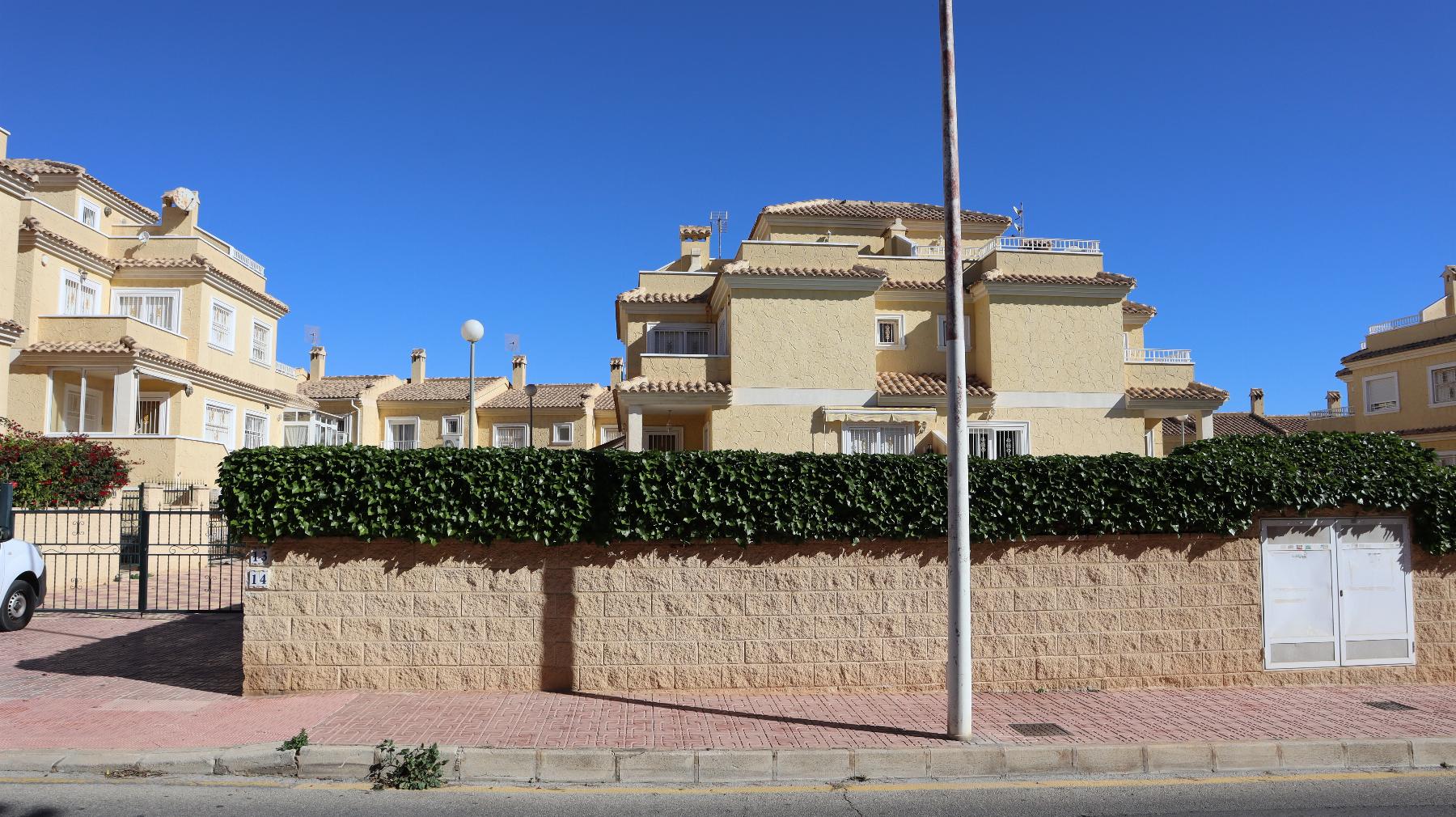 For sale of chalet in Torrevieja