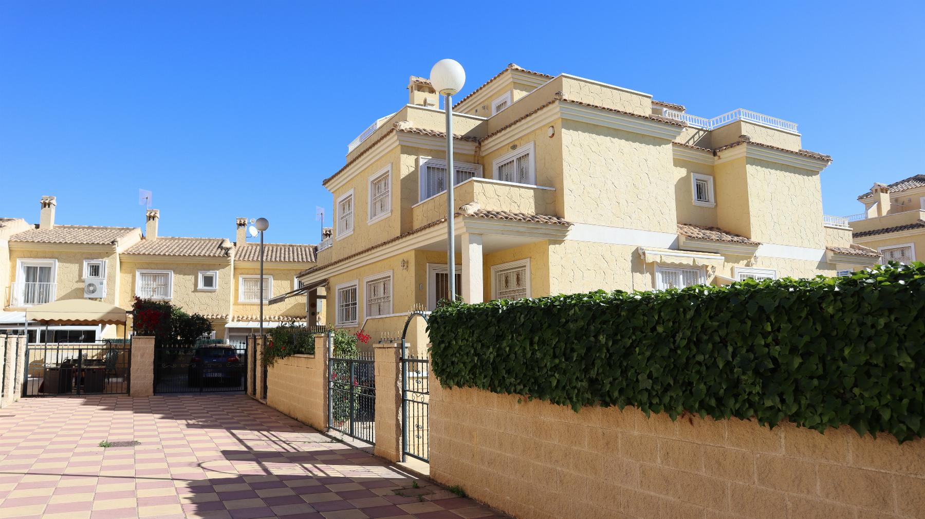 For sale of chalet in Torrevieja