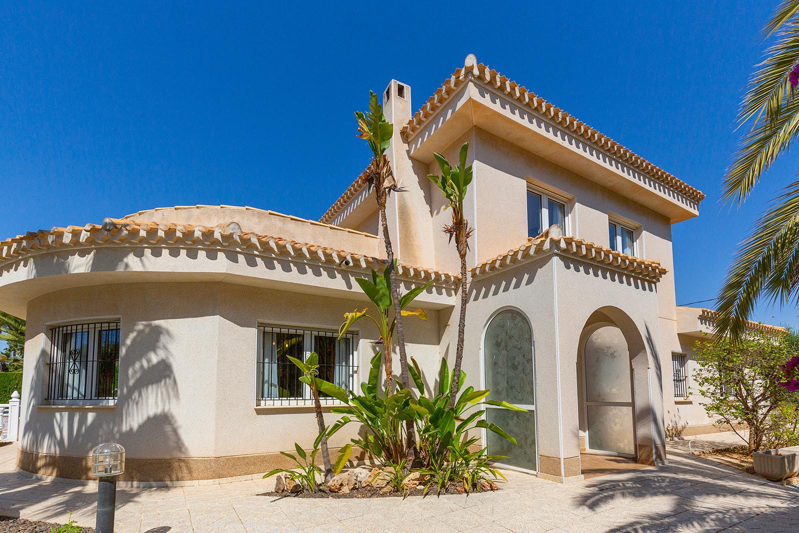 For sale of chalet in Orihuela Costa