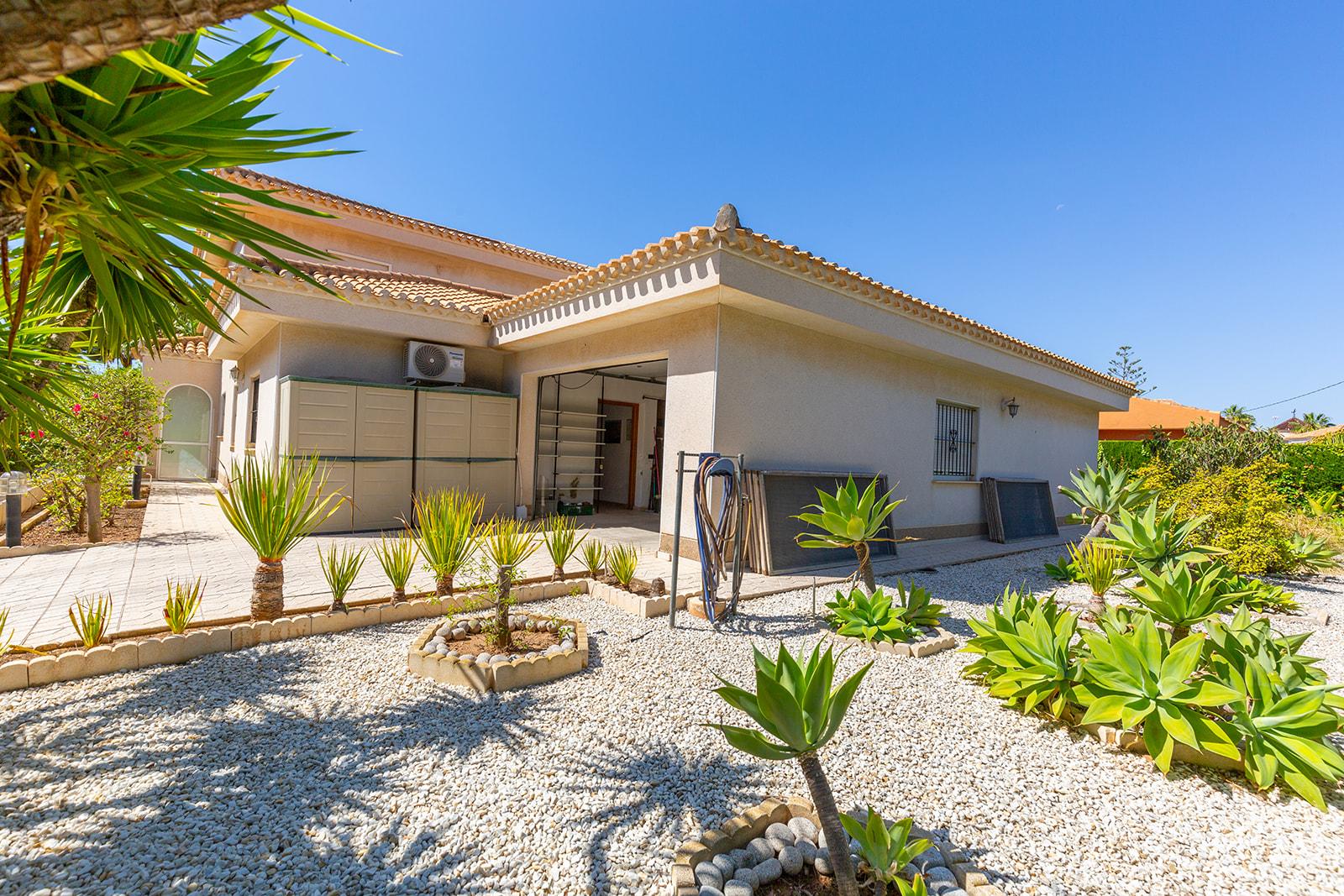 For sale of chalet in Orihuela Costa