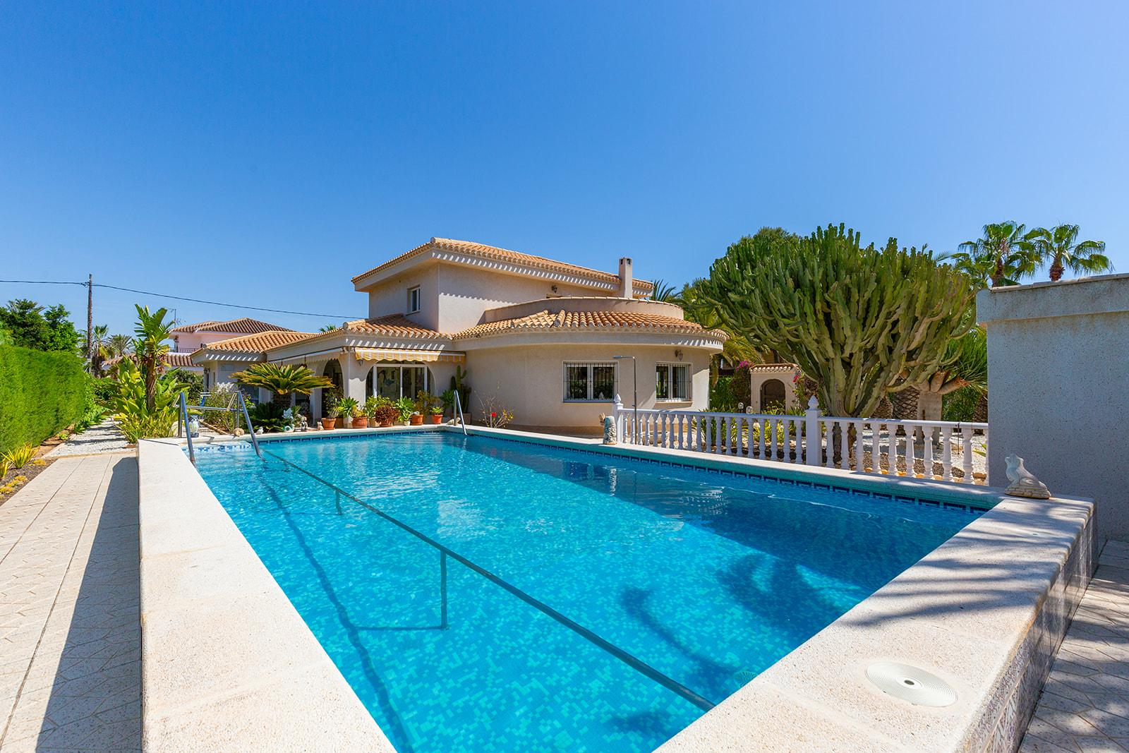 For sale of chalet in Orihuela Costa