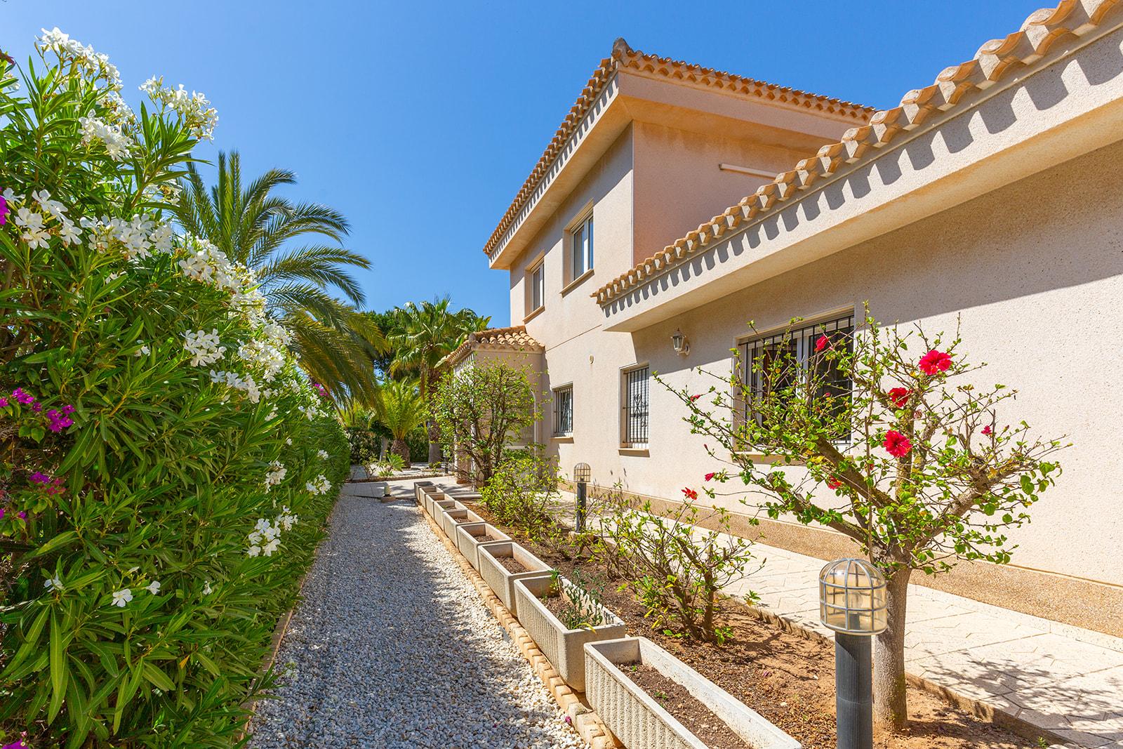 For sale of chalet in Orihuela Costa