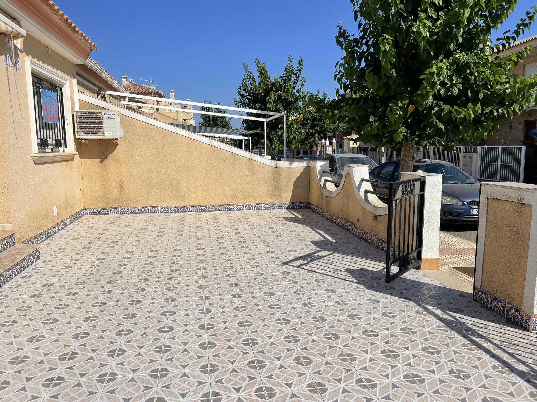 For sale of chalet in Los Alcázares