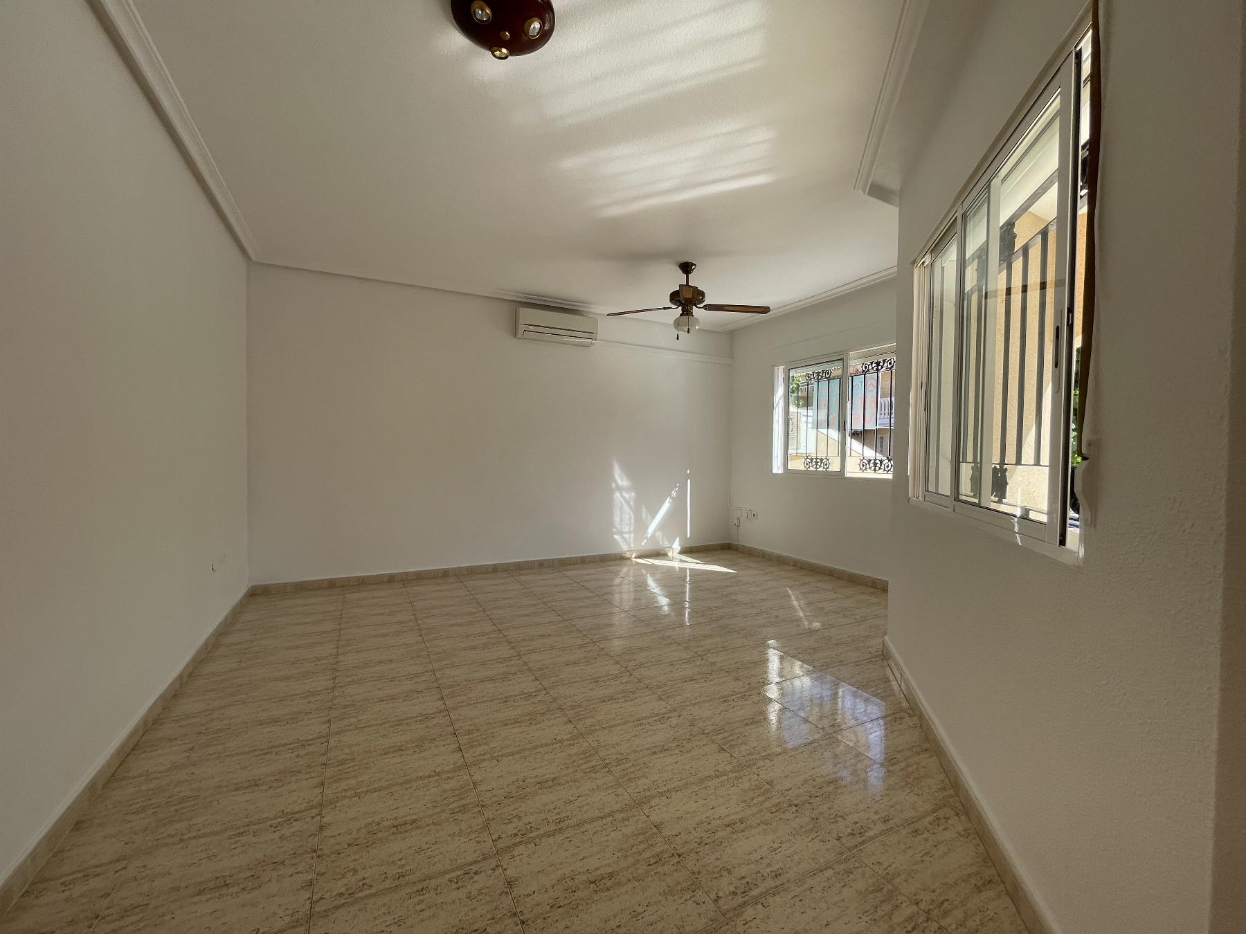 For sale of chalet in Los Alcázares