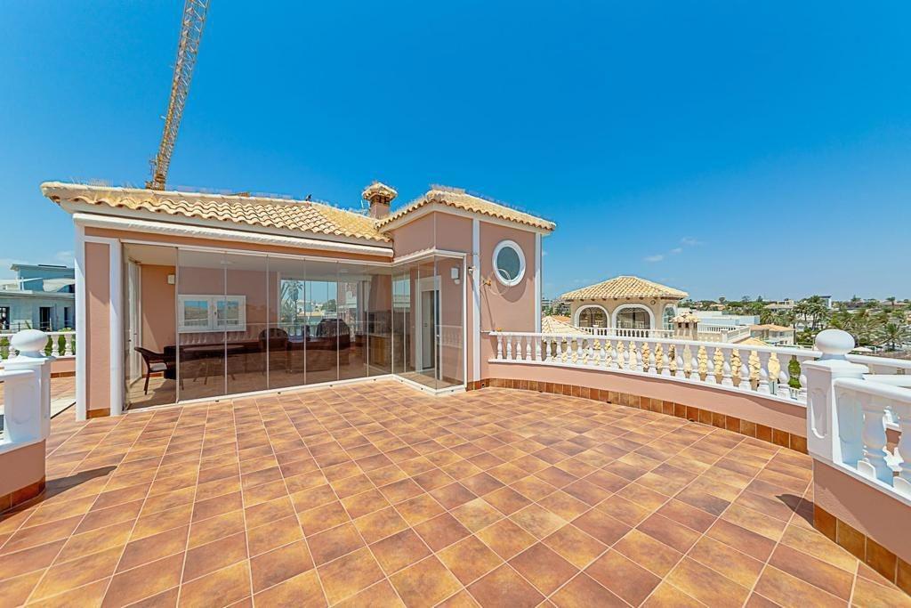Venta de chalet en Orihuela Costa