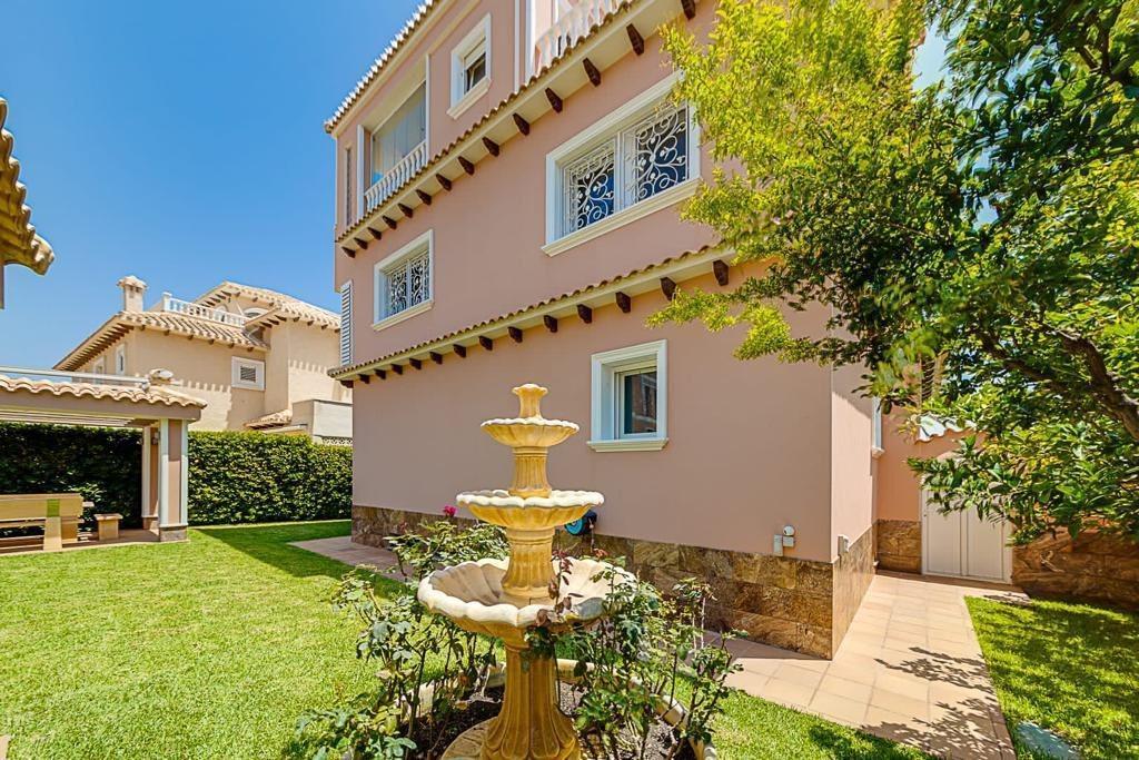 Venta de chalet en Orihuela Costa