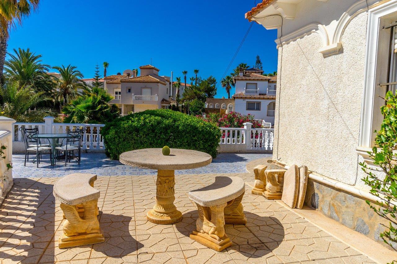 Verkoop van villa in Orihuela Costa