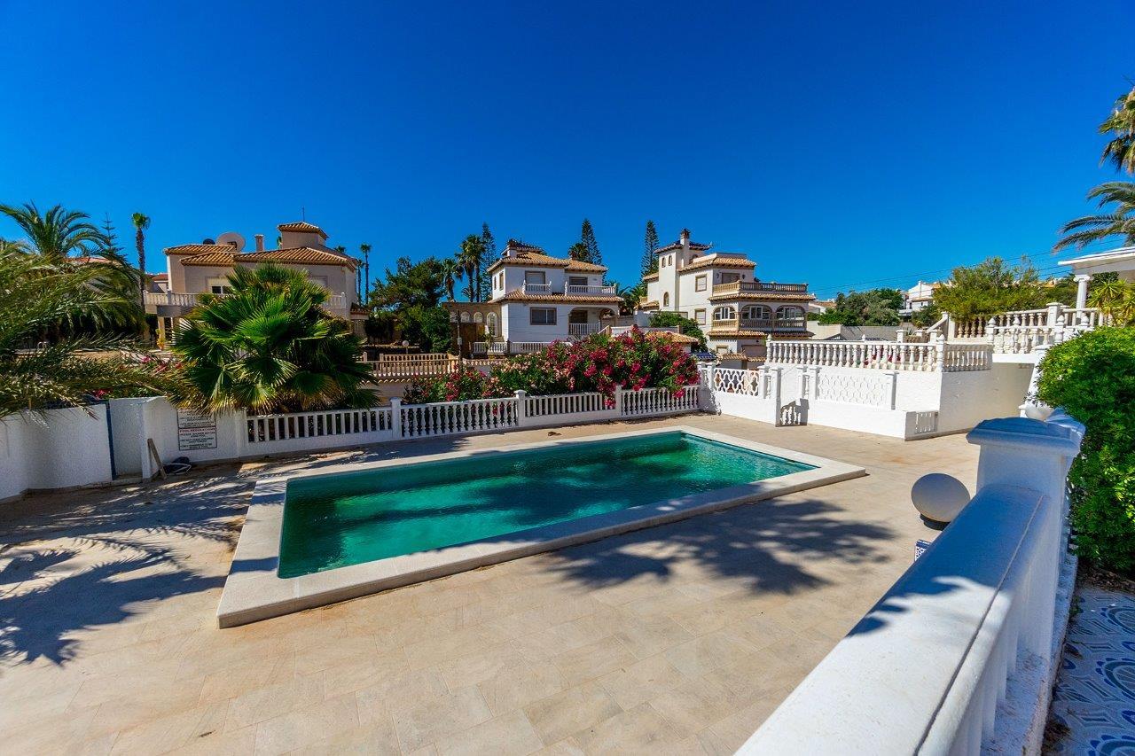Verkoop van villa in Orihuela Costa