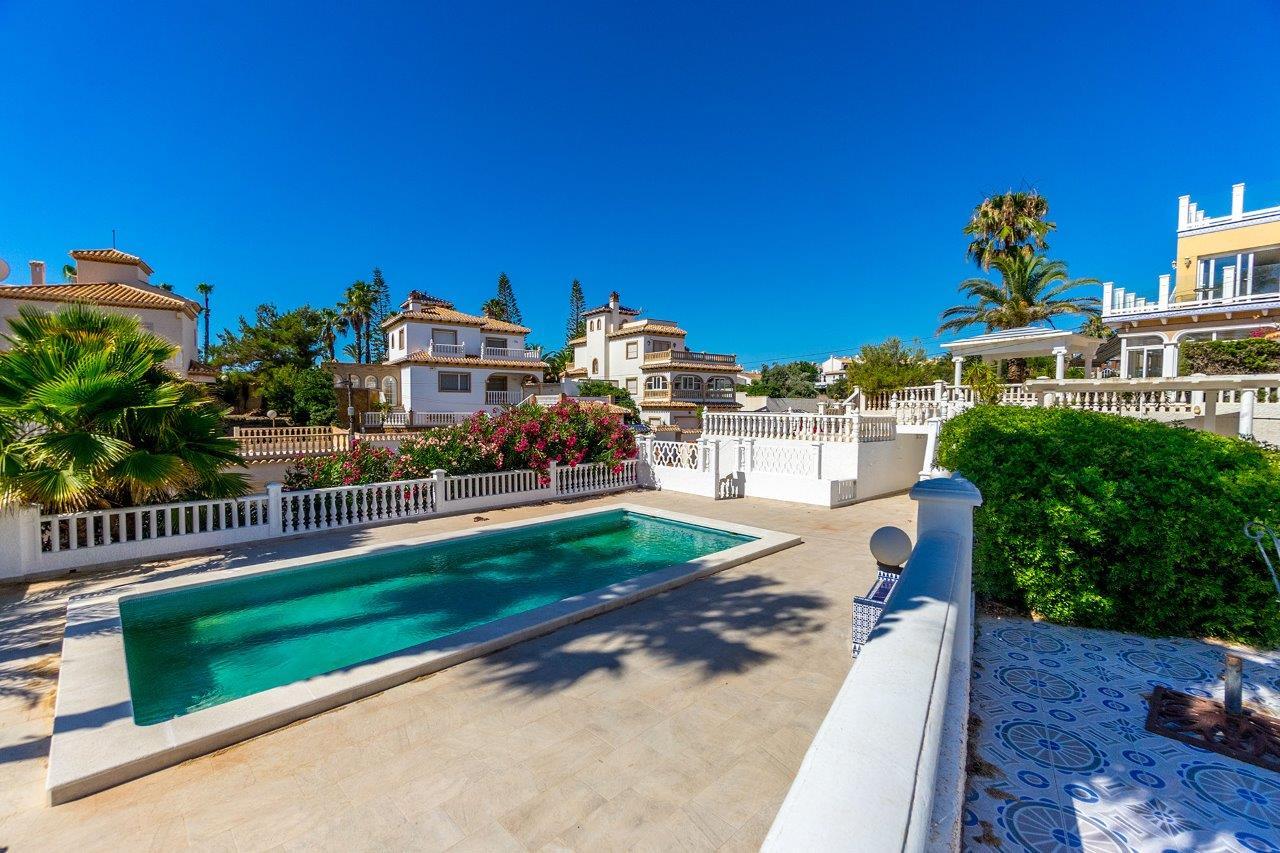 Verkoop van villa in Orihuela Costa