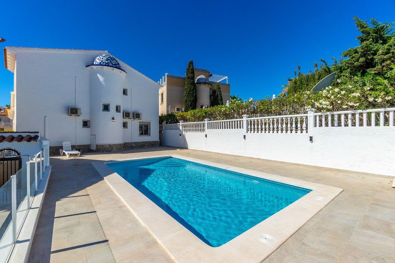 Verkoop van villa in Orihuela Costa