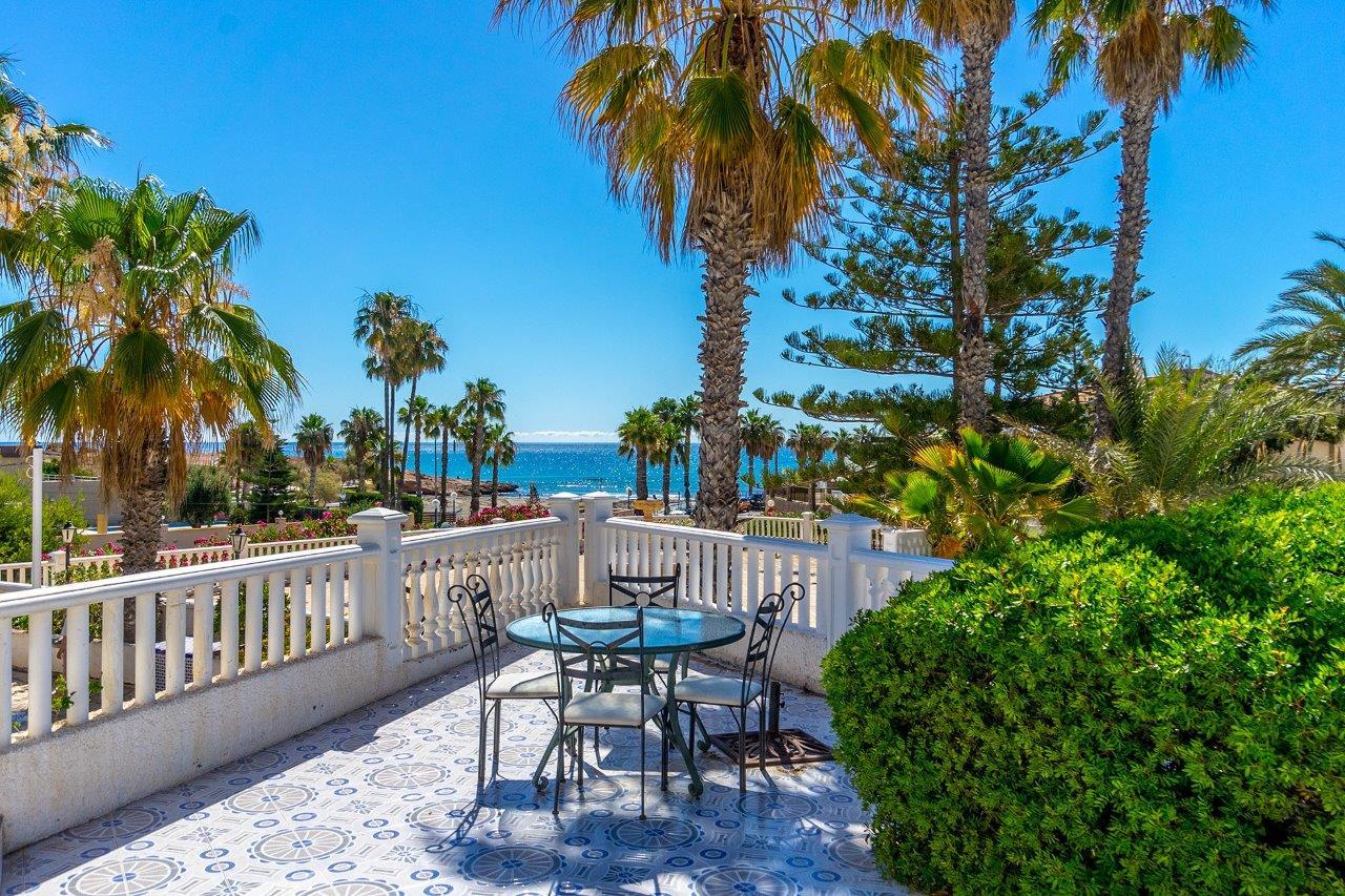 For sale of villa in Orihuela Costa