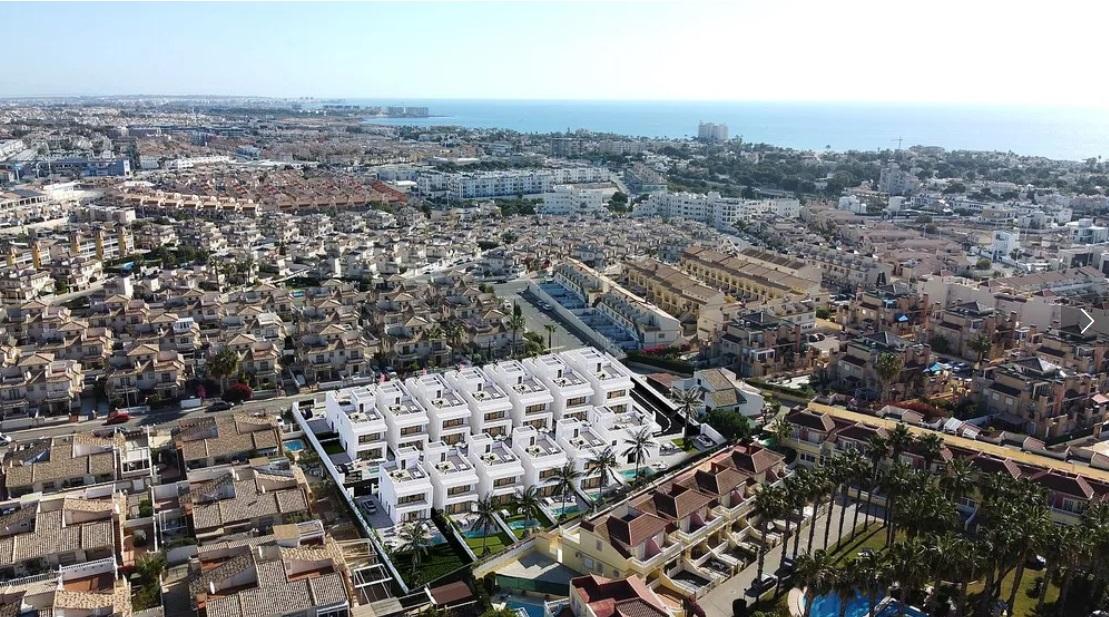 For sale of chalet in Orihuela Costa